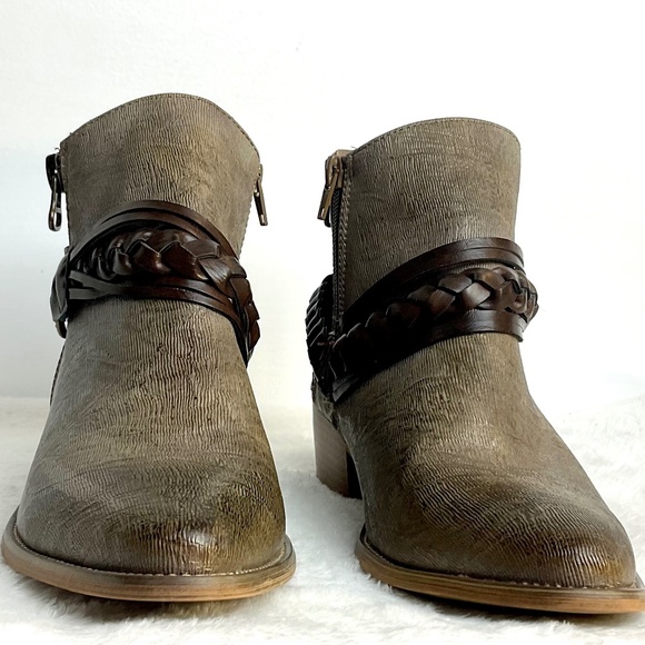 Corky’s Boutique  Western Chief Textured Ankle Boot side Zip in Brown Size 9 - Picture 12 of 13